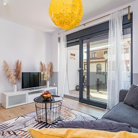 PUY Apartment M****, New City Apartment + Parking מראה חיצוני תמונה