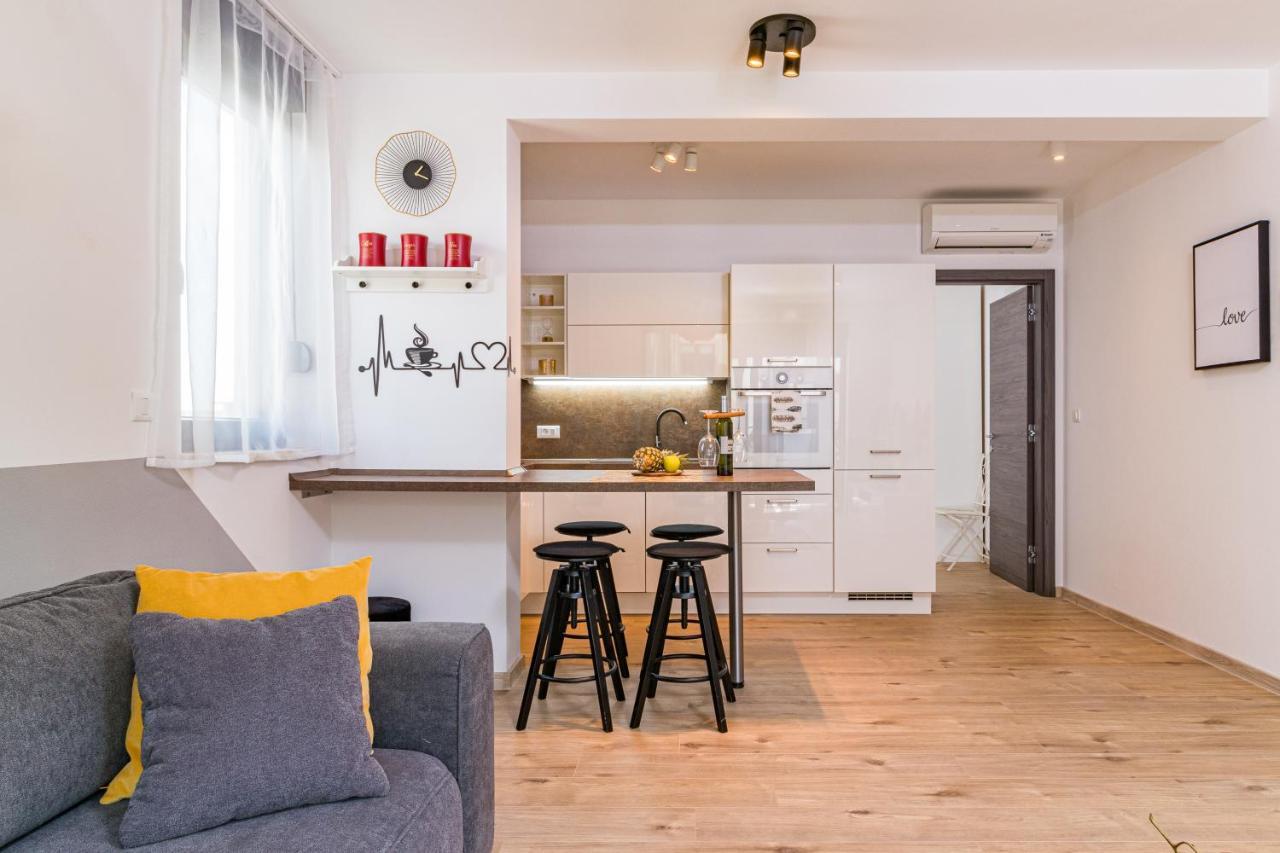 PUY Apartment M****, New City Apartment + Parking מראה חיצוני תמונה