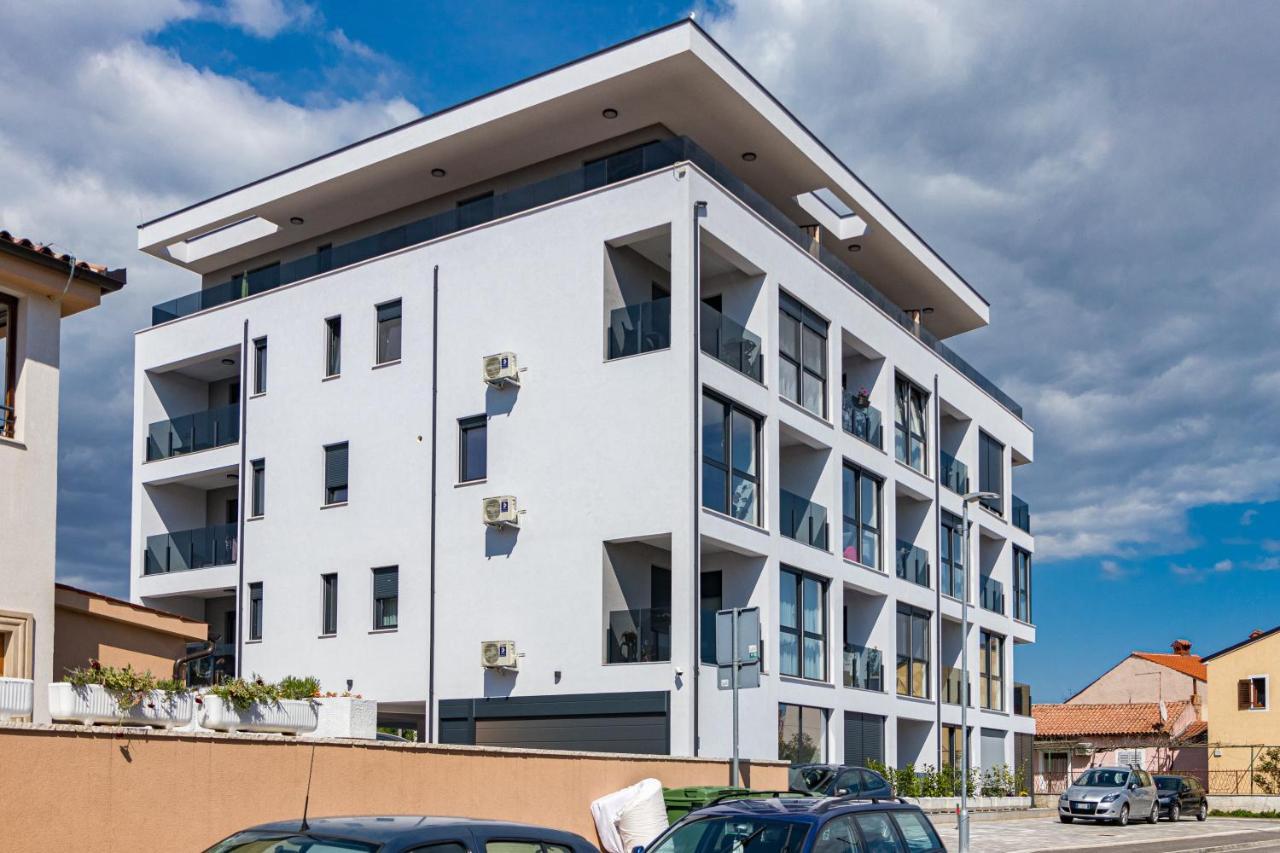 PUY Apartment M****, New City Apartment + Parking מראה חיצוני תמונה