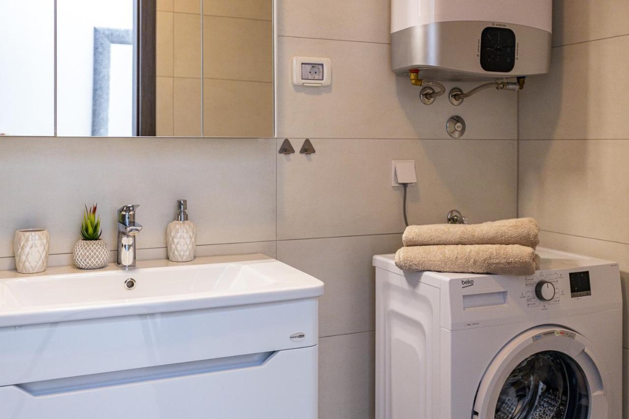 PUY Apartment M****, New City Apartment + Parking מראה חיצוני תמונה