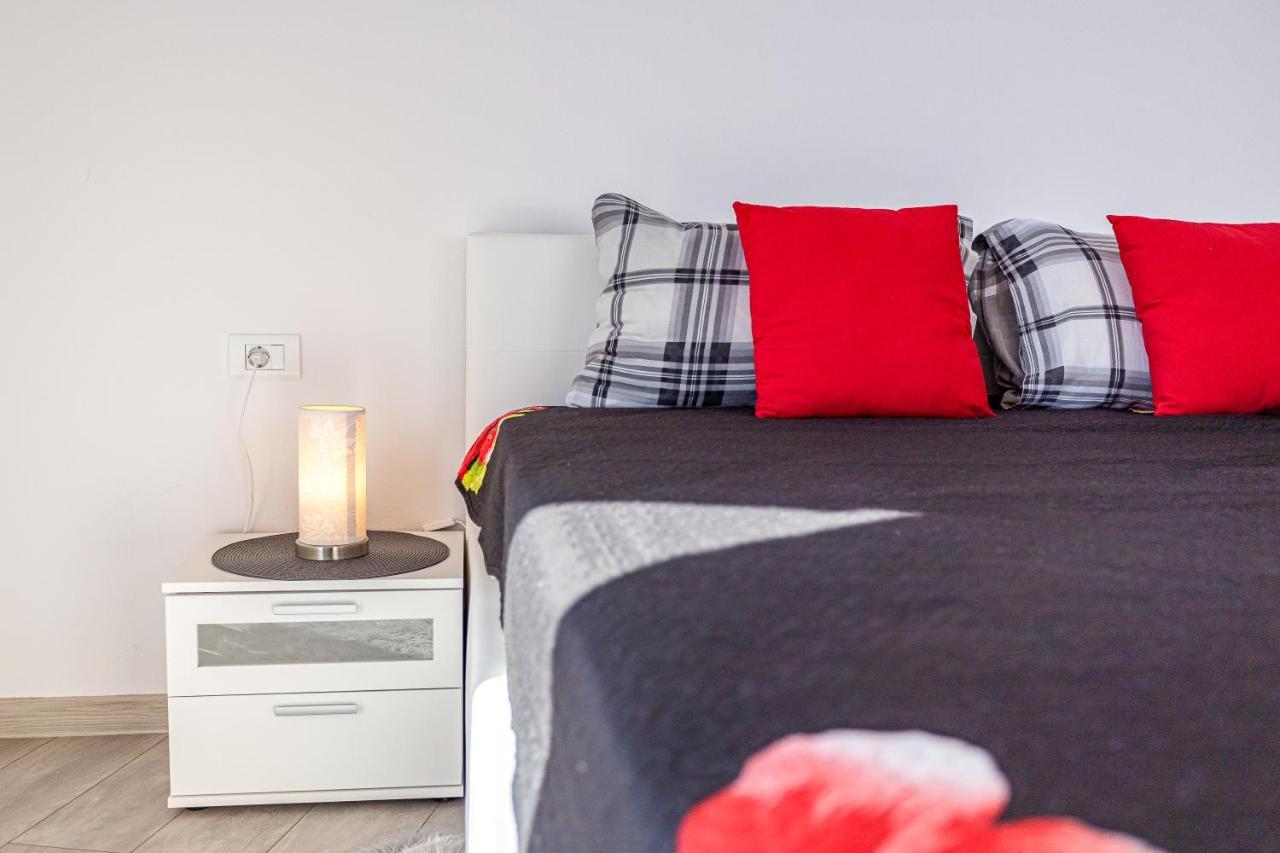 PUY Apartment M****, New City Apartment + Parking מראה חיצוני תמונה